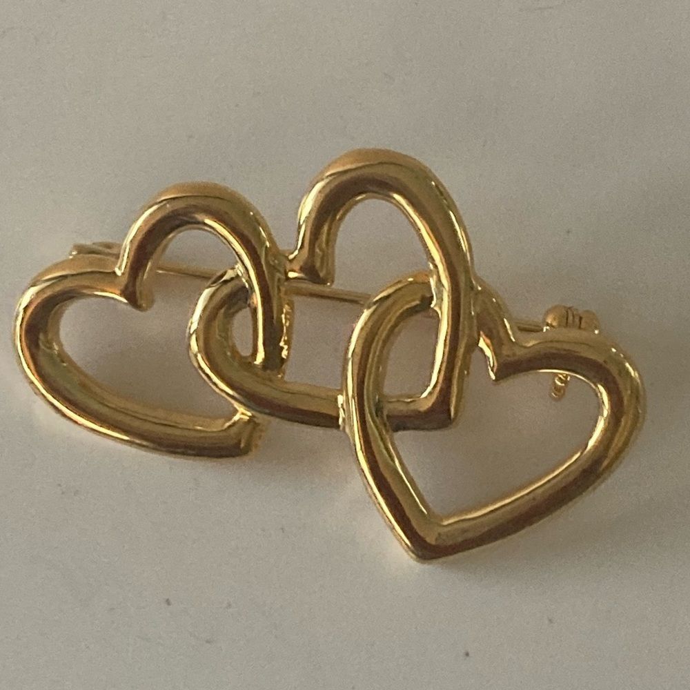 Vintage 80’s triple heart gold tone pin brooch